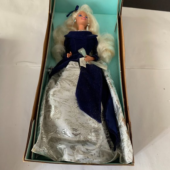 Barbie Winter Velvet Special Edition (Mattel 15571, 1995) - NIB - Picture 2 of 11